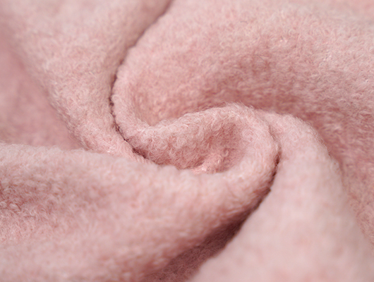 The Temperature Between Warp and Weft: Exploring the Enduring Woolen Fabric Epic in the Hands of Artisans