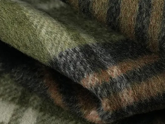 Weaving the “Modern Ambition” of Contemporary Elites Through the Warp and Weft